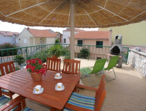 Apts and rooms Petar - near center